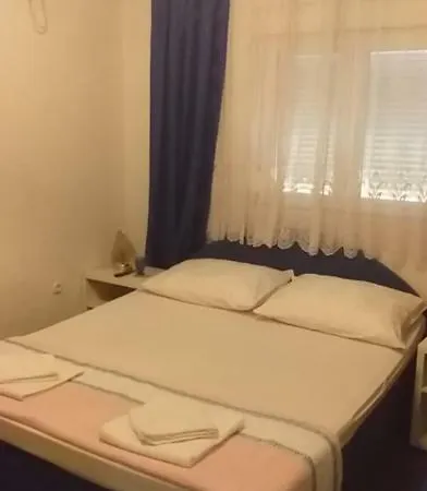 Sara *